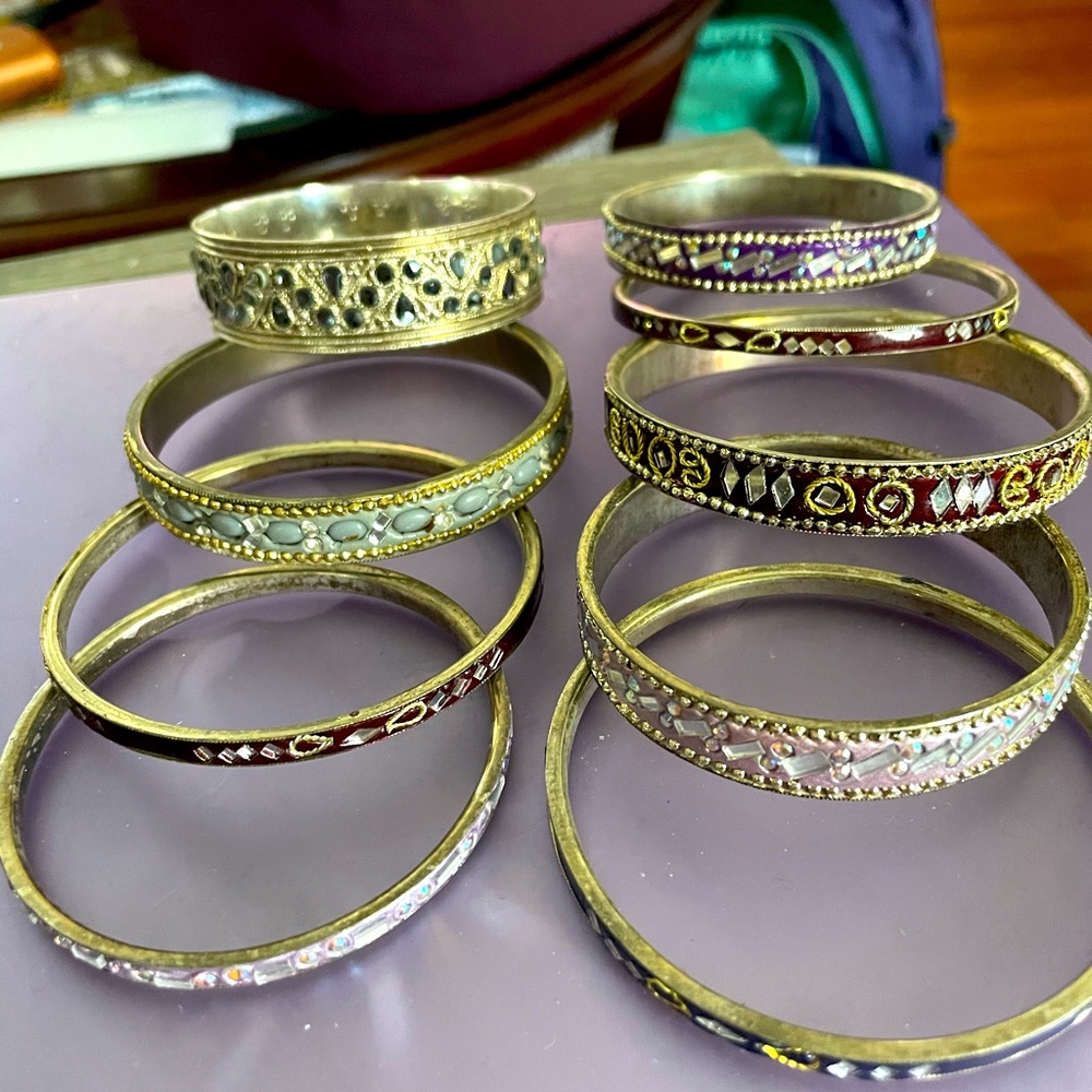 Bracelets/bangles